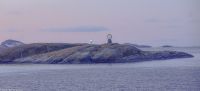 Die Insel Viking markiert den Polarkreis mit einem kleinen Globus