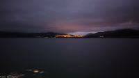 Die erste Nacht ist vorüber - wie Lava eines Vulkans leuchten die norwegischen Dörfer