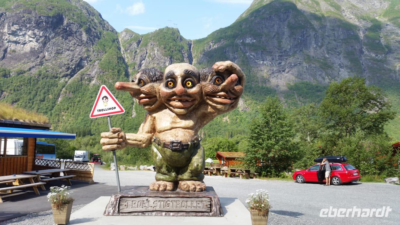Dreiköpfiger Troll
