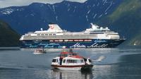 Hellesylt- Mein Schiff- Die Tenderboote kommen