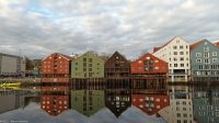 Historische Speicherhäuser am Fluss Nidelven in Trondheim