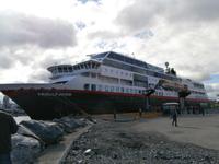 Hurtigrutenschiff Einlauf in Trondheim