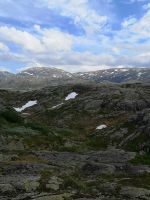 Karg und wild...