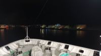 Lofoten - Einfahrt nach Svolvær - rechts die Stockfisch-Trockengestelle