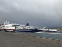 MS Spitsbergen in einem Hafen der  Färöer Inseln - Tórshavn