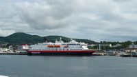 Nordland - Einfahrt nach Bodø - nordgehendes Hurtigruten-Schiff M/S Nordkapp (Postschiff)