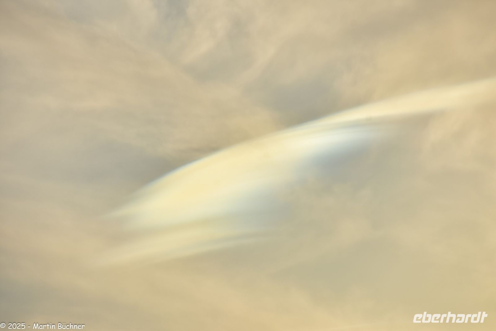 Polare Stratosphäenwolken - Perlmuttwolken - sie entstehen in Höhen von 20 - 30 km (!) und bei Temperaturen unter -78°C
