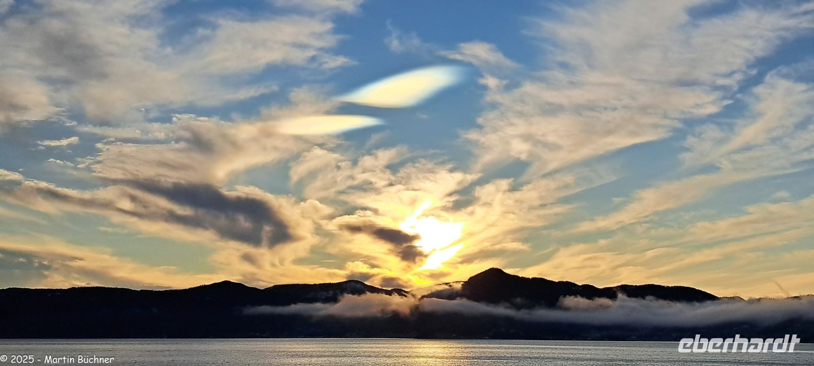 Polare Stratosphäenwolken - Perlmuttwolken - sie entstehen in Höhen von 20 - 30 km (!) und bei Temperaturen unter -78°C