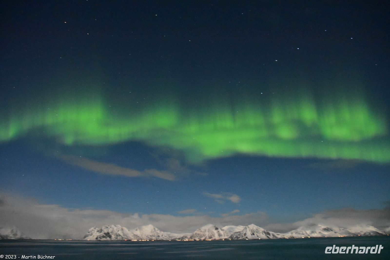 Polarlicht über den Lofoten und dem Vestfjord (Nordland)