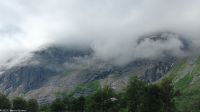 Romsdalen mit dem Fluss Rauma mit Trollveggen der höchsten (heute verschleierten) Steilwand Skandinaviens