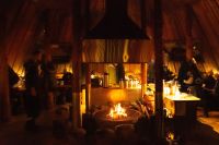 Stärkung am Feuer