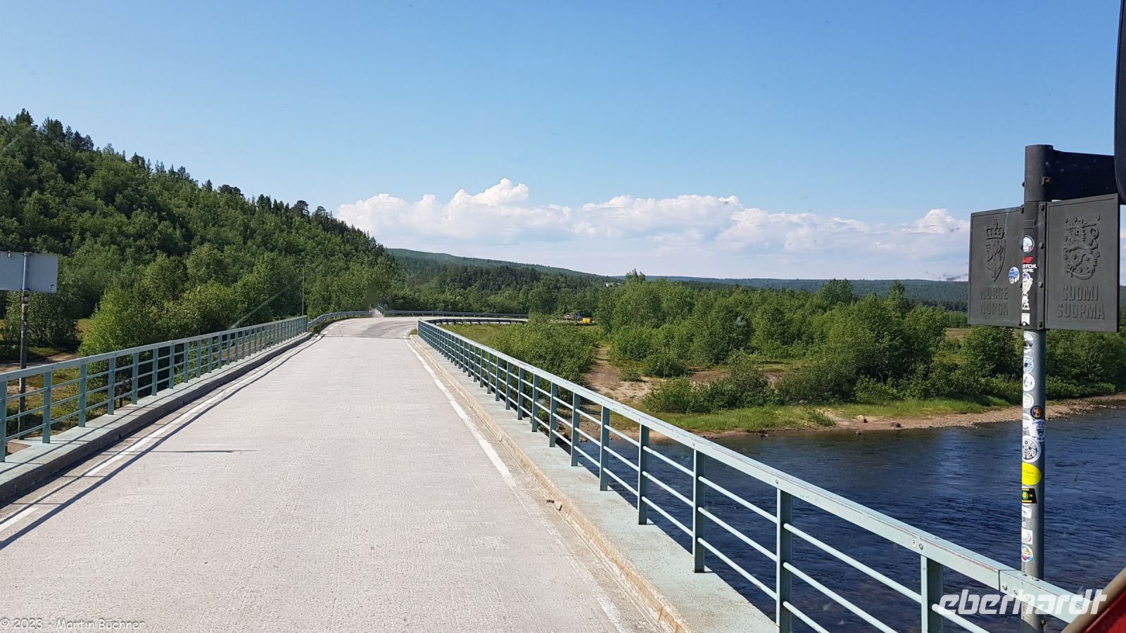 Staatsgrenze zwischen der Republik Finnland und dem Königreich Norwegen (eine Stunde Zeitverschiebung!)