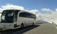 T5 Unser Bus auf der Schneestraße.