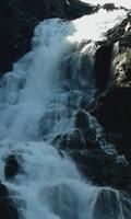 T7 Wasserfall an den Trollstiegen.