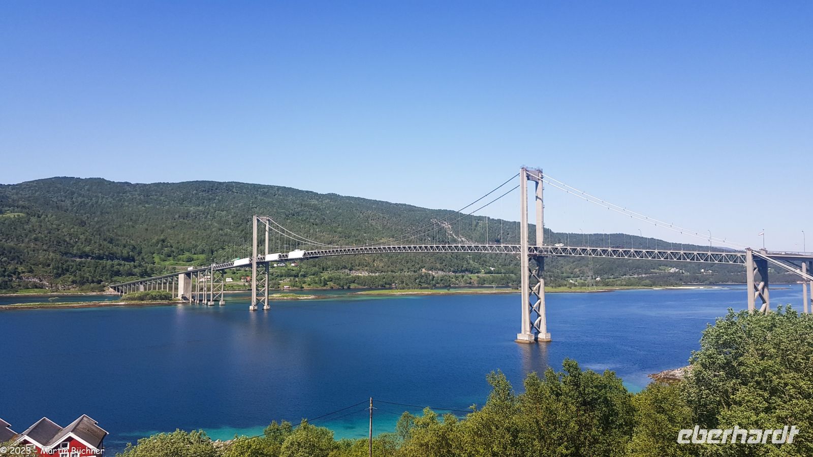 Tjeldsund-Brücke - der Tjeldsund trennt die Inseln der Vesterålen vom Festland