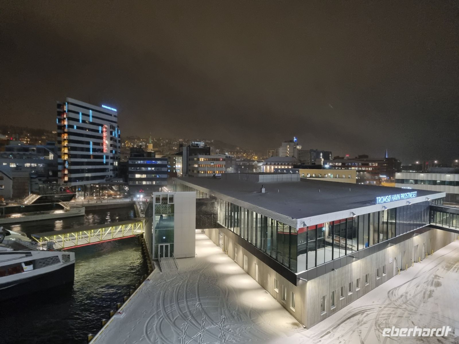 Tromsø bei Nacht... (am Hurtigruten-Terminal)