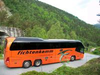 Unser Reisebus am Sletafoss