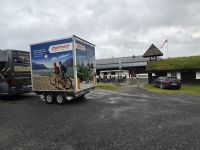 Vor dem Berghotel Gomobu