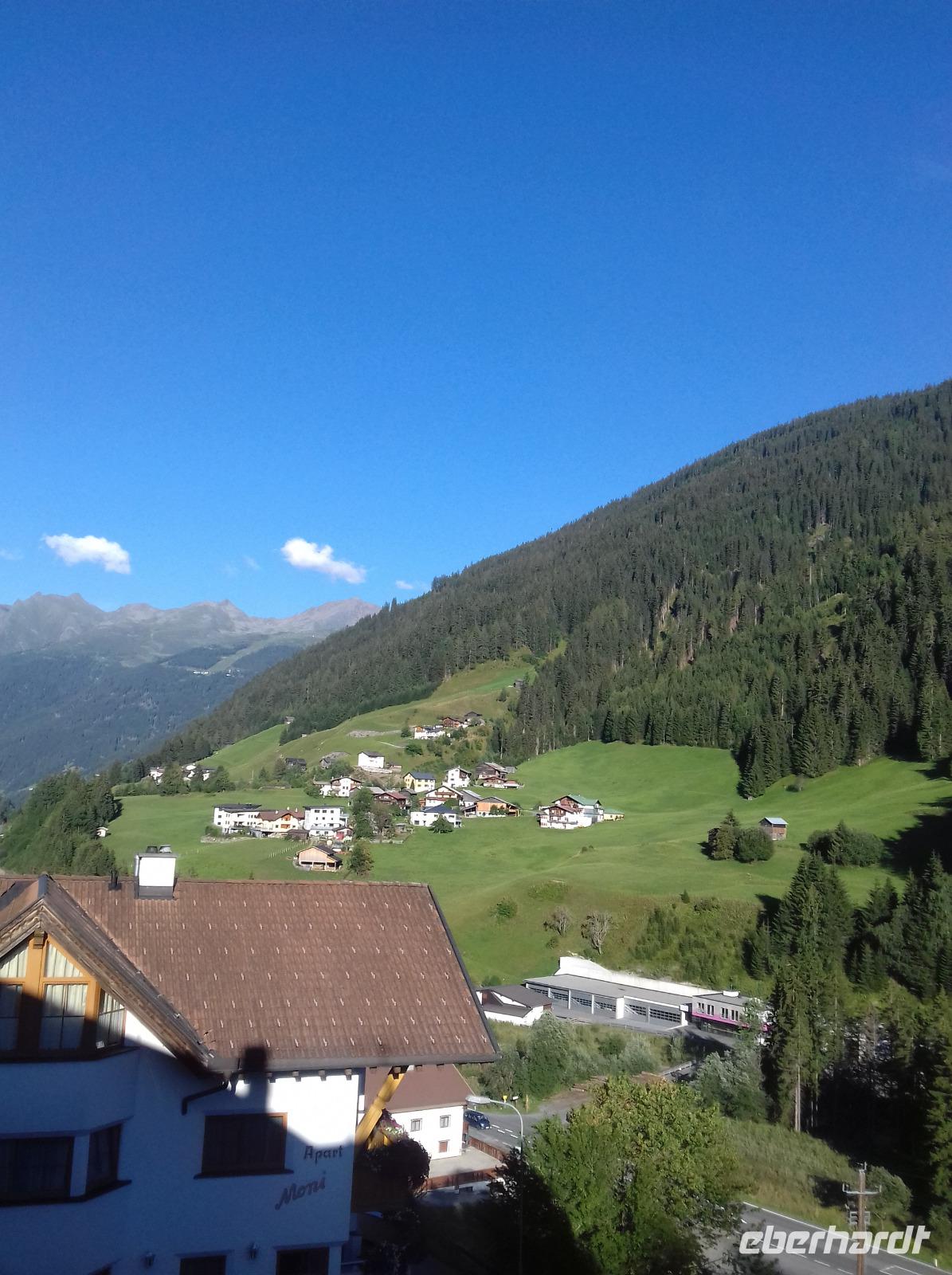 Hotelblick ins Tal