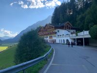 242 Ankunft am Hotel Kranebitt