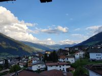 Blick über Fügen bis zur Ahornspitze
