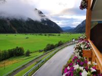 Blick vom Balkon ins Pfitschtal
