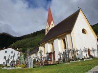 Kirche und Friedhof in Kematen