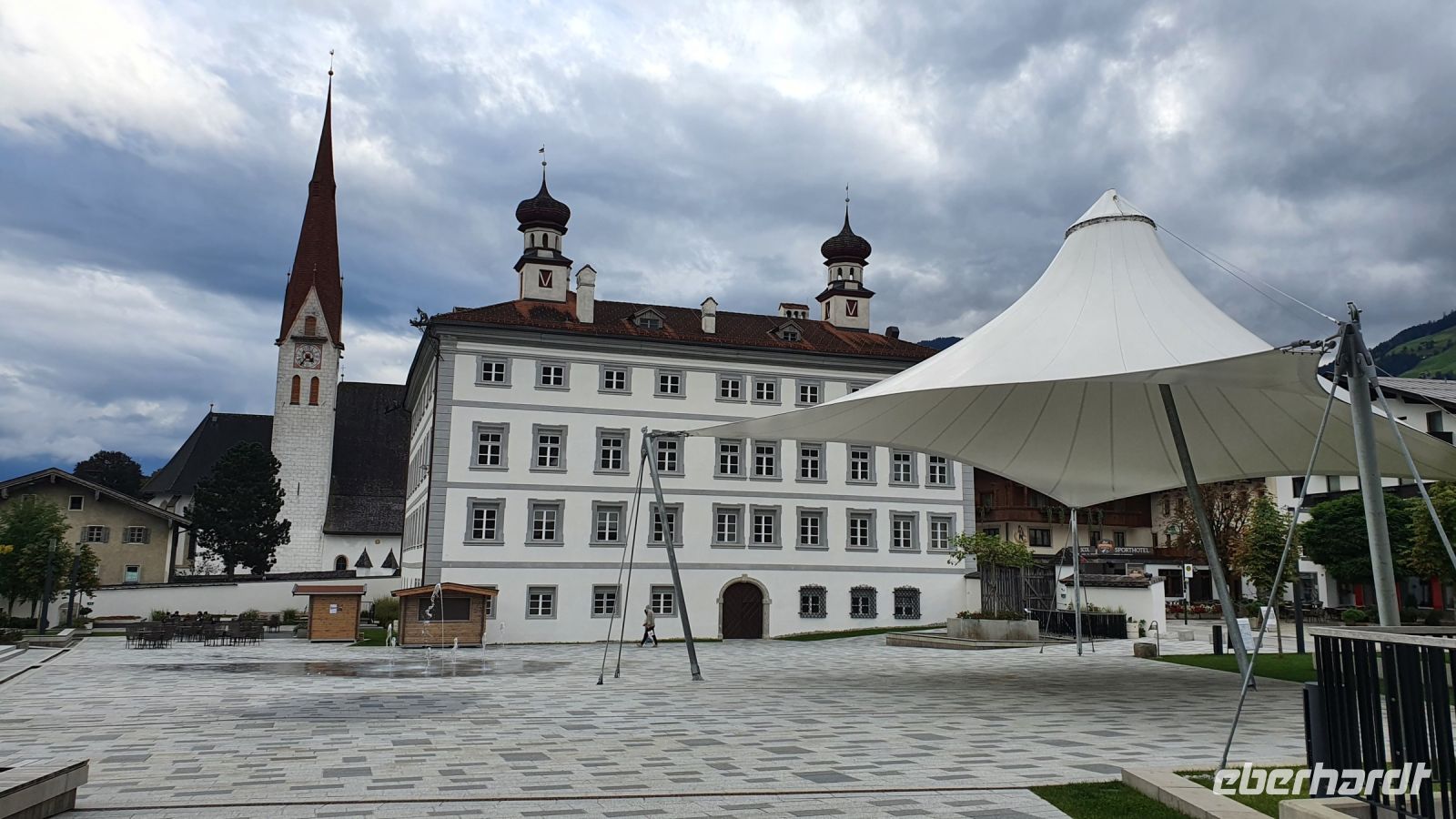Fügen, Schloss und Kirche