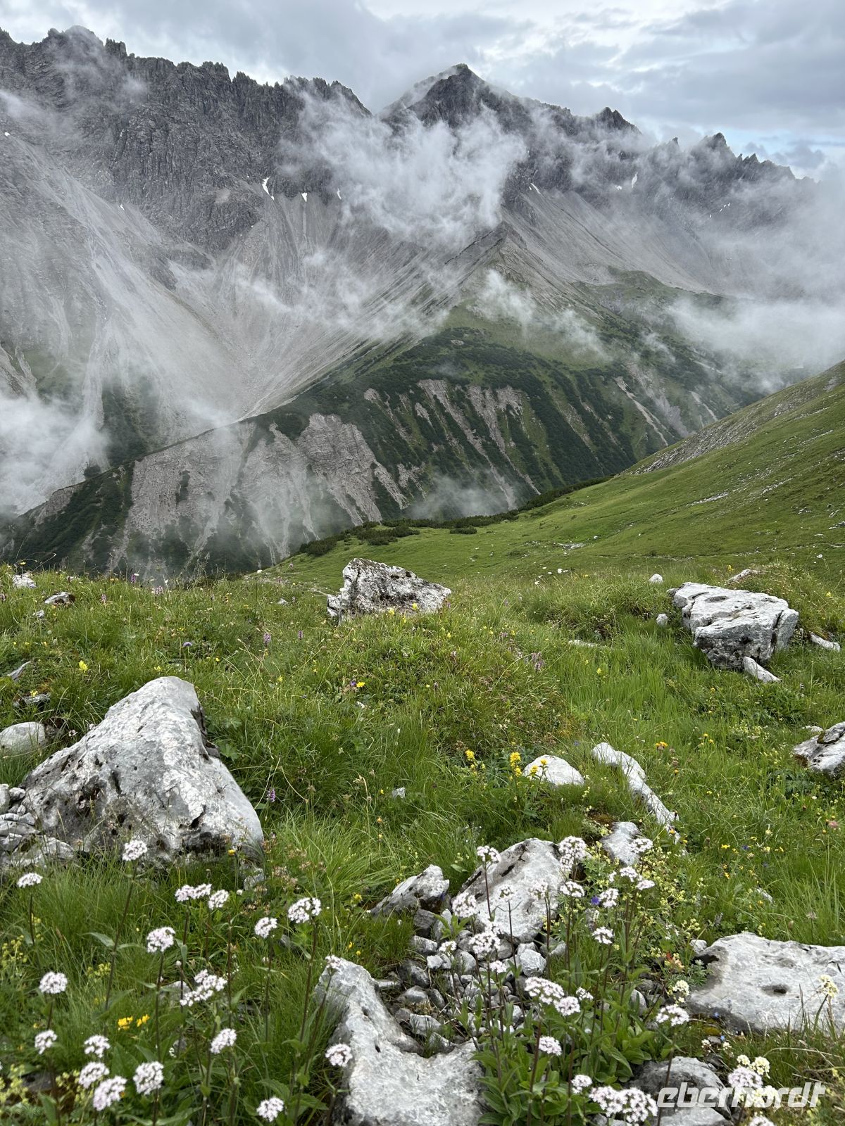 Abstieg zum Hahntennjoch (1.894 Meter)