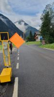 Achtungszeichen am Strassenrand