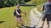 Wanderleiterin Ria vor der Königsalm