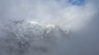 mystisches Wechselspiel zwischen Sonne, Wolken und Schneesturm unterwegs