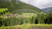 Regenbogen in den Bergen