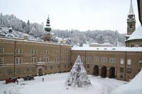 072 Salzburg, Blick vom Balkon zum Franziskanerkloster