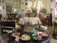 In der bekannten Konditorei 