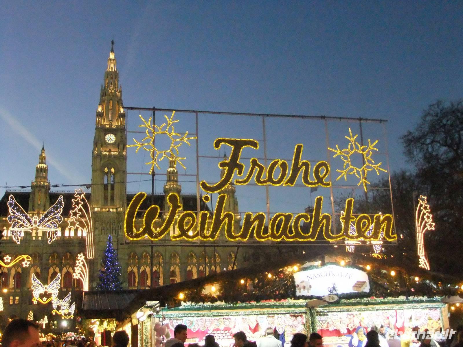 Auf dem Christkindelmarkt am Wiener Rathaus