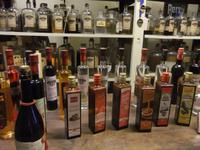 Zum Verkosten warteten viele Flaschen auf uns