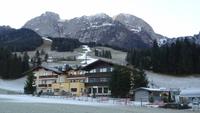 Hotel mit Skipiste der Karkogelbahn und Tennengebirge