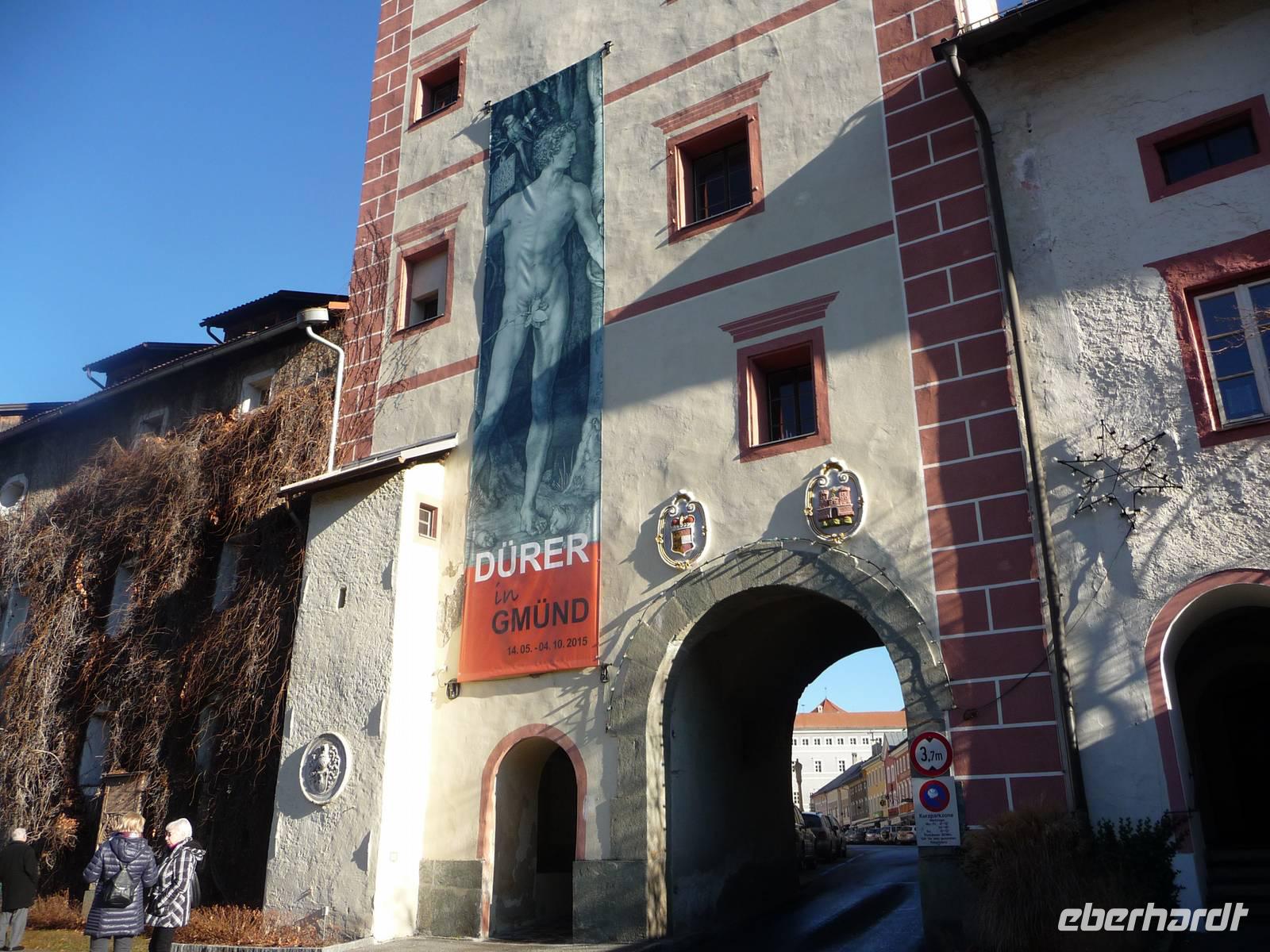 Am Eingangstor zu Gmünd schon ein Hinweis auf die Kunst.