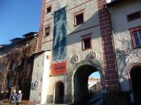 Am Eingangstor zu Gmünd schon ein Hinweis auf die Kunst.