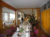 Im Hotel wird zum Heiligenabend geschmückt.