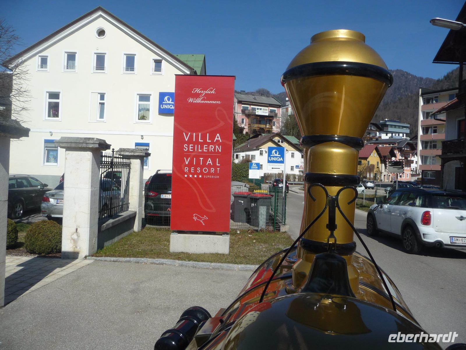 ...  da schnauft sie heran.