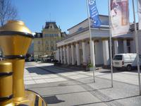 Vorbei mit dem Bähnle an der alten Trinkhalle. 