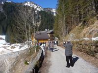 Fotografierkulisse bei wolkenfreiem Himmel.
