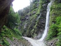 Am Ende der Klamm befindet sich dieser Wasserfall
