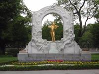  Johann Strauß im Stadtpark
