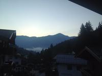 Aussicht vom Hotel aus über den Zeller See hinweg im Sonnenaufgang