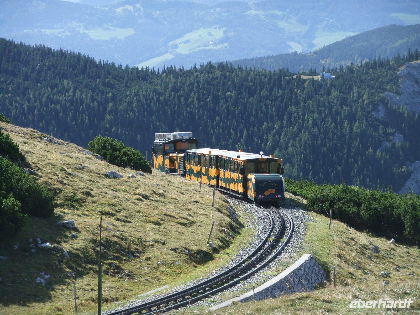 Mit der Salamanderbahn geht es wieder hinunter nach Puchberg