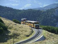 Mit der Salamanderbahn geht es wieder hinunter nach Puchberg