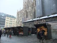 Auch am Stephansdom gibt es einen Weihnachtsmarkt